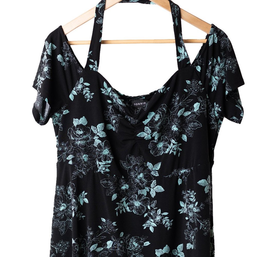 Torrid flare blouse with Floral Print - Size 1